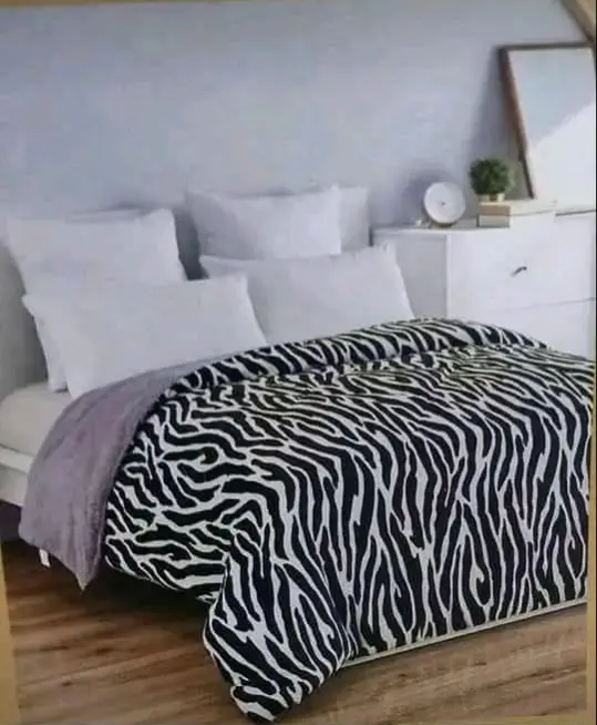 Zebra Heavy Woolen Duvet (5*6)